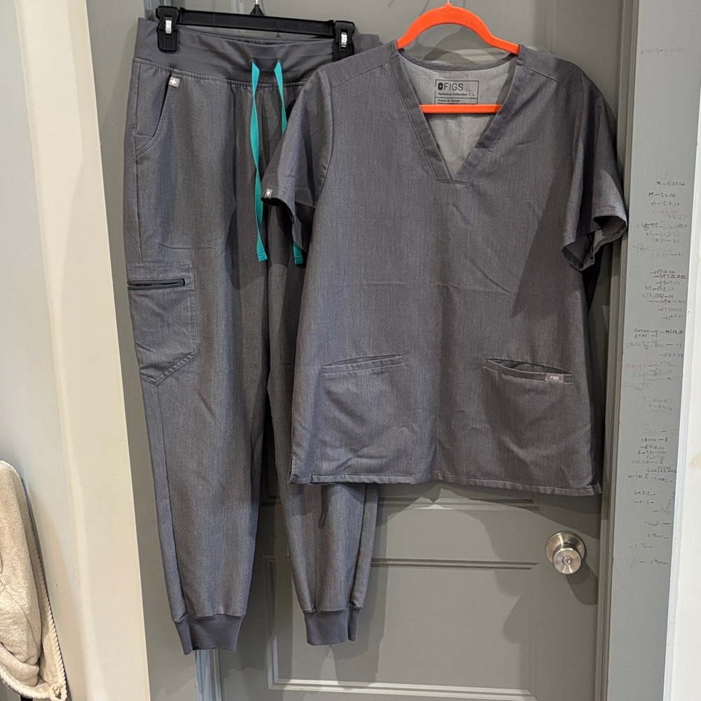 Figs Charcoal Scrub Set with Teal Accents